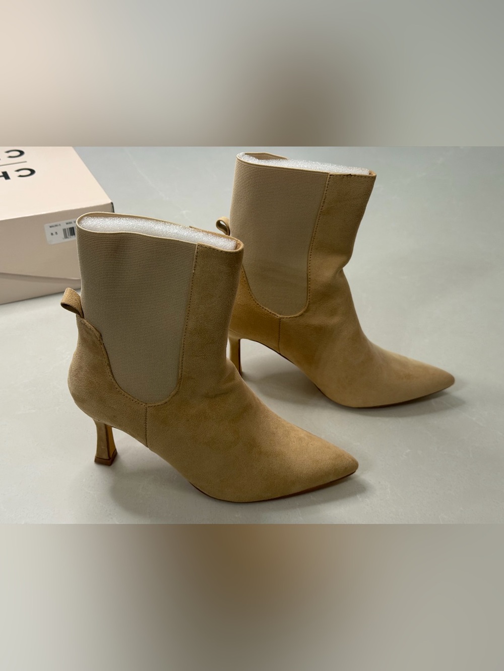 NWB Chase & CHLOE Mauri Nude Faux Suede Pointed Toe Kitten Heel Chelsea Booties,